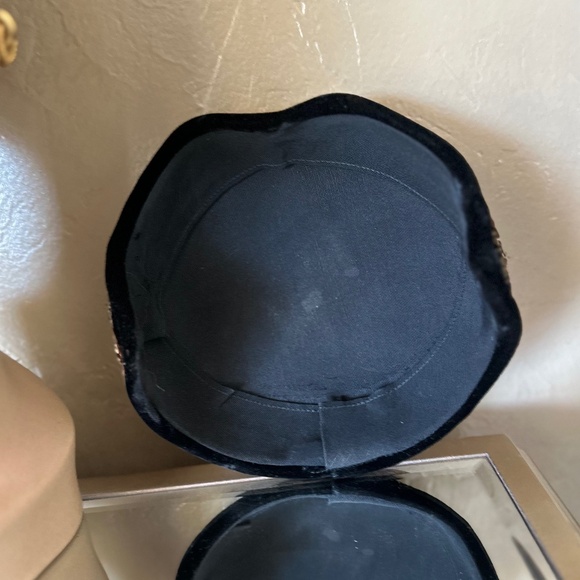 PRETTY 1950\'s PHEASANT FEATHER COVERED COCKTAIL HAT EDGED IN BLACK VELOUR